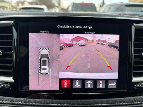 Used 2024 Chrysler Pacifica Touring-L image 28