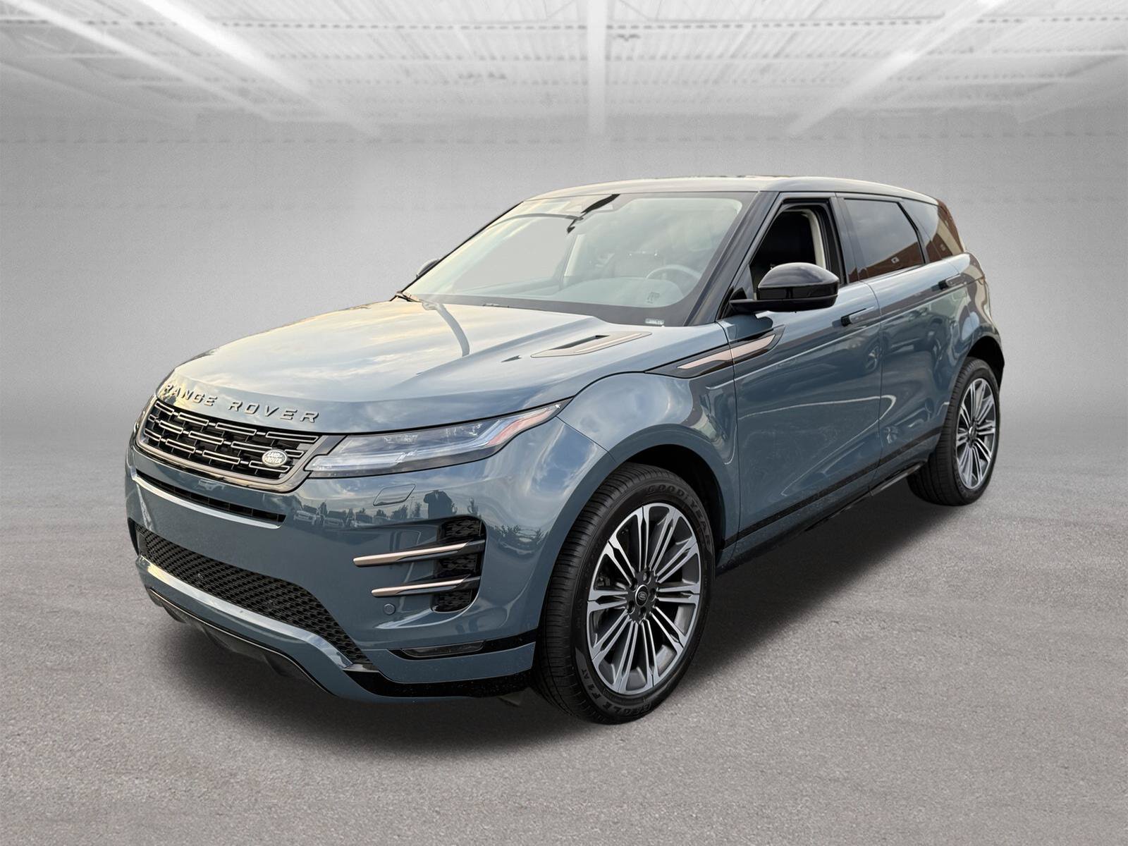 Used 2024 Land Rover Range Rover Evoque Dynamic SE AWD/4WD image 2
