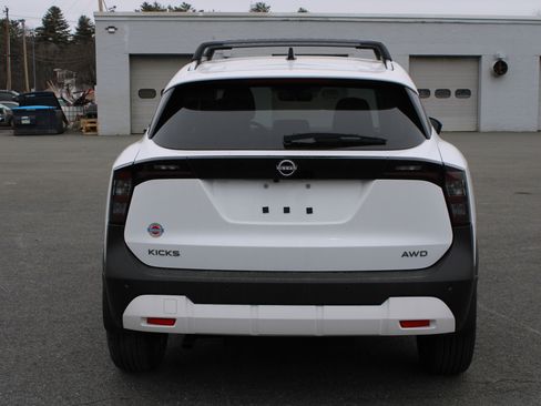 New 2026 Nissan Kicks SV w/ SV Premium Package image 5
