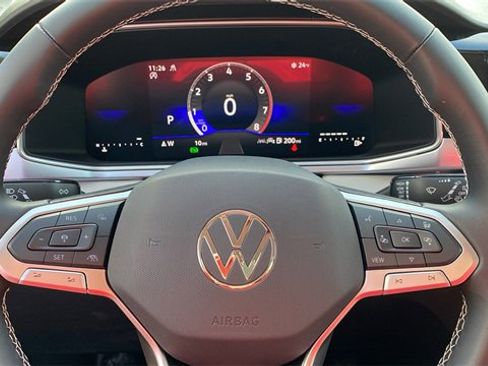 New 2026 Volkswagen Taos SE image 14
