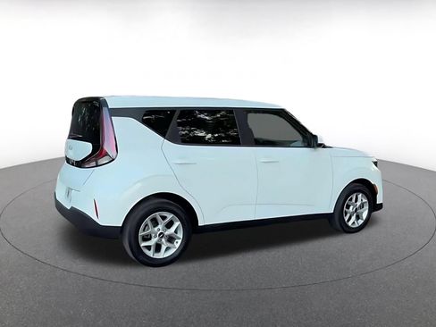 Used 2025 Kia Soul LX w/ LX Technology Package FWD image 14