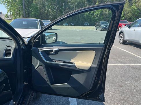 Used 2016 Volvo XC60 T5 Platinum w/ Climate Package image 10