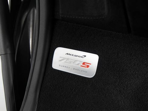 Used 2024 McLaren 750S Spider RWD image 19