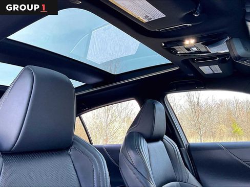 Used 2023 Toyota Venza Limited image 14