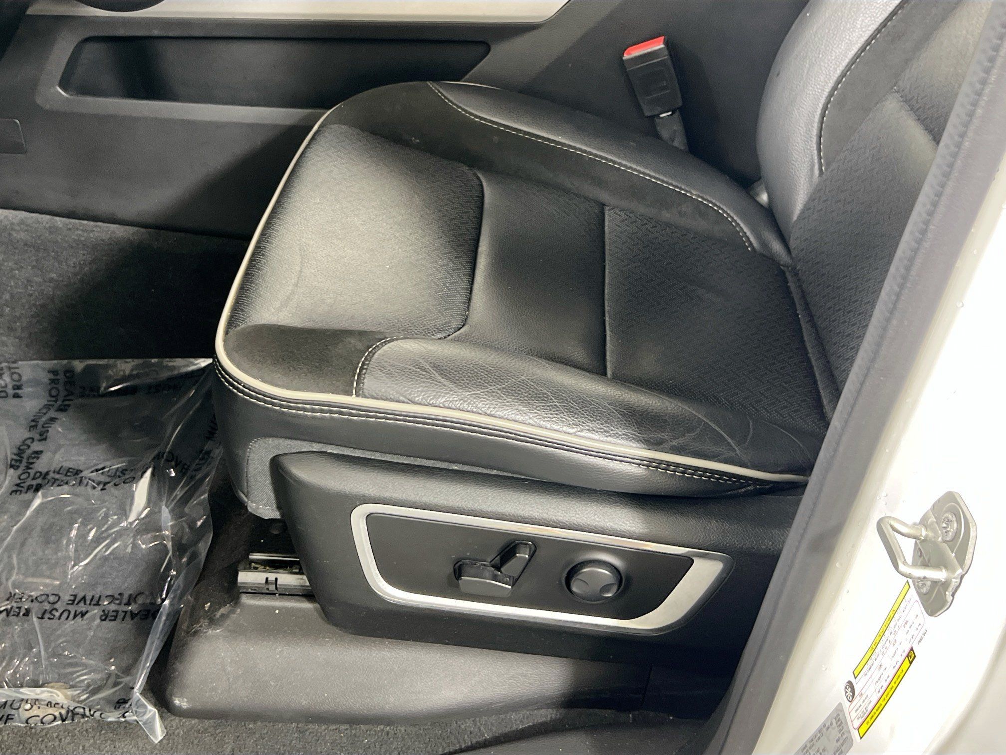 Used 2023 RAM 1500 Laramie AWD/4WD image 19