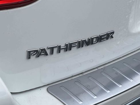 Used 2017 Nissan Pathfinder SV image 11