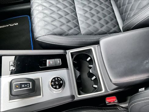 Used 2023 Mitsubishi Outlander SEL image 17