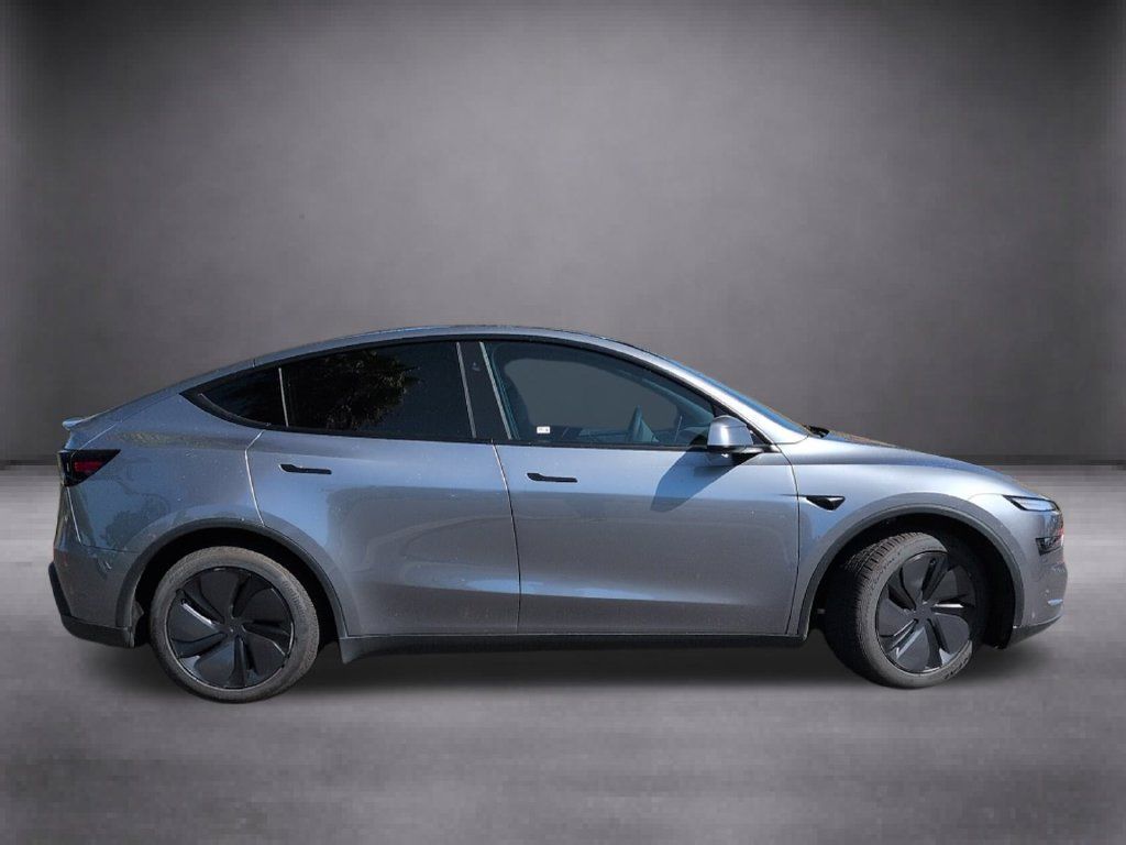 Used 2026 Tesla Model Y Long Range AWD/4WD image 9