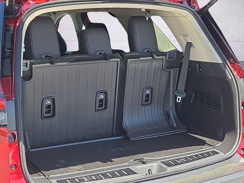 New 2026 Nissan Pathfinder Platinum AWD/4WD image 9
