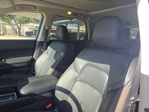Certified 2025 Nissan Pathfinder SL w/ SL Premium Package FWD image 9
