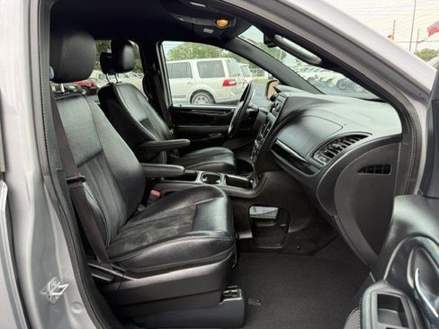 Used 2015 Dodge Grand Caravan SXT FWD image 13