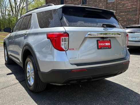 Used 2022 Ford Explorer XLT AWD/4WD image 7