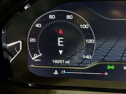 Used 2023 GMC Yukon Denali image 12