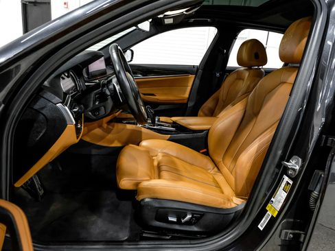 Used 2019 BMW 540i w/ M Sport Package image 23