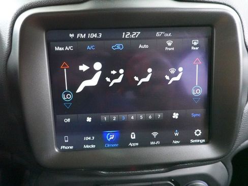 Used 2023 Jeep Renegade Latitude AWD/4WD image 17