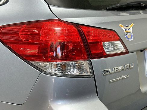 Used 2013 Subaru Outback 2.5i Premium AWD/4WD image 24