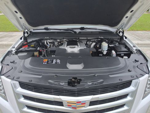 Used 2016 Cadillac Escalade Luxury RWD image 39