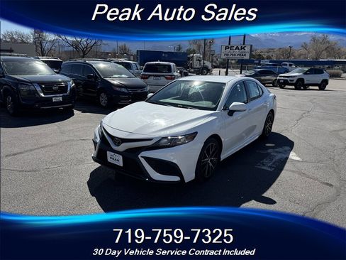 Used 2023 Toyota Camry SE image 3