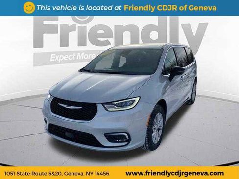 New 2026 Chrysler Pacifica Select image 1