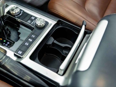 Used 2018 Toyota Land Cruiser image 27
