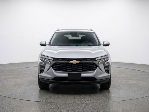 Used 2025 Chevrolet Blazer LT FWD image 2