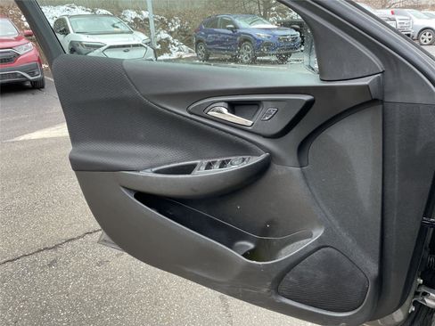 Used 2017 Chevrolet Malibu LT image 16