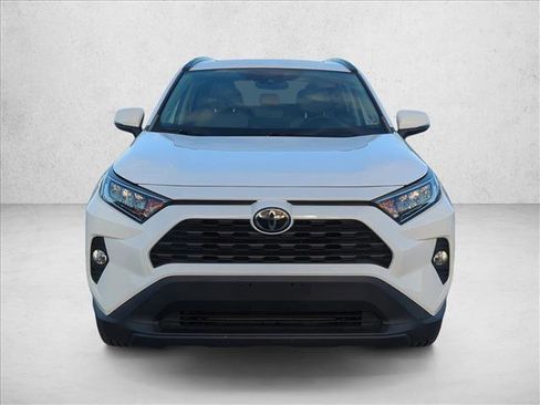 Used 2019 Toyota RAV4 XLE Premium image 2