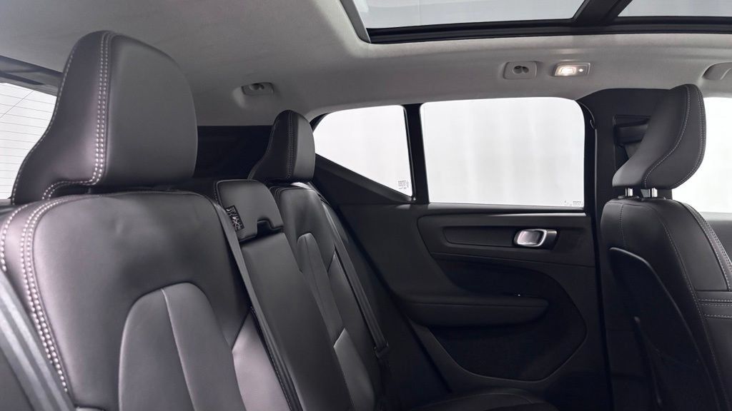 Certified 2026 Volvo XC40 B5 Plus AWD/4WD image 25