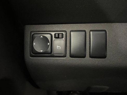 Used 2006 Nissan Xterra Off-Road image 40