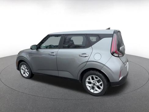 Used 2025 Kia Soul LX w/ LX Technology Package image 10