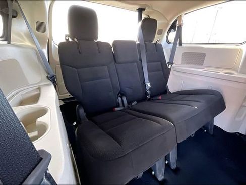 Used 2016 Dodge Grand Caravan SXT w/ Rear Park Assist Package image 29