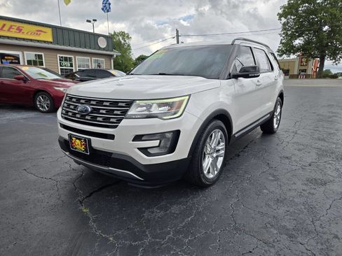 Used 2017 Ford Explorer XLT w/ Equipment Group 202A FWD image 2