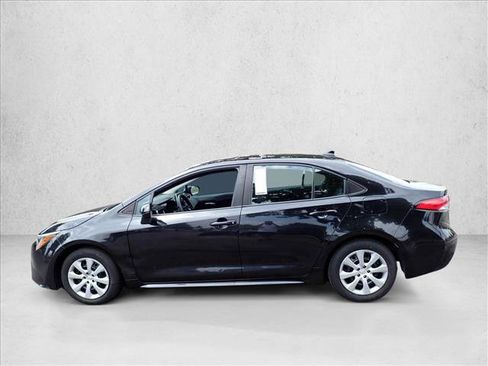 Used 2021 Toyota Corolla LE FWD image 2