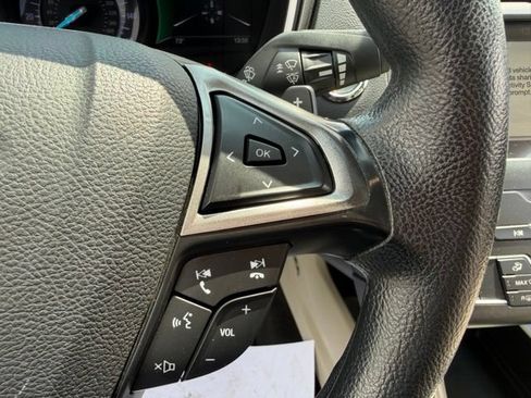 Used 2019 Ford Fusion SE FWD image 17