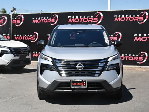 Used 2024 Nissan Rogue S FWD image 2