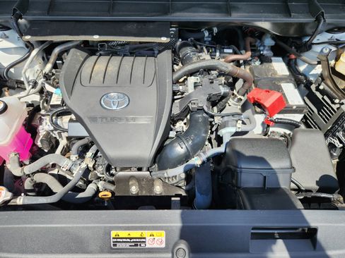 Used 2024 Toyota Highlander LE AWD/4WD image 19
