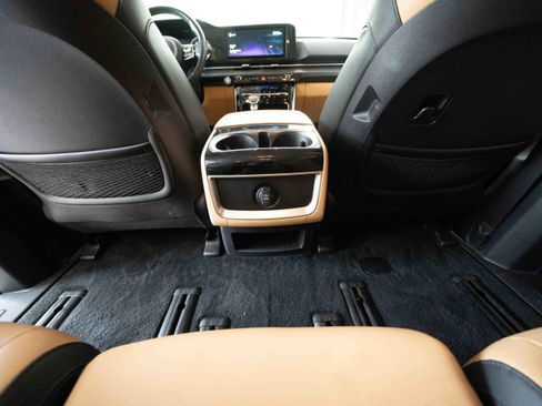 Used 2022 Kia Carnival EX FWD image 22
