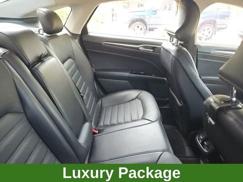 Used 2016 Ford Fusion SE w/ Equipment Group 202A FWD image 8