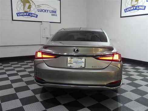 Used 2019 Lexus ES 300h w/ Accessory Package FWD image 8