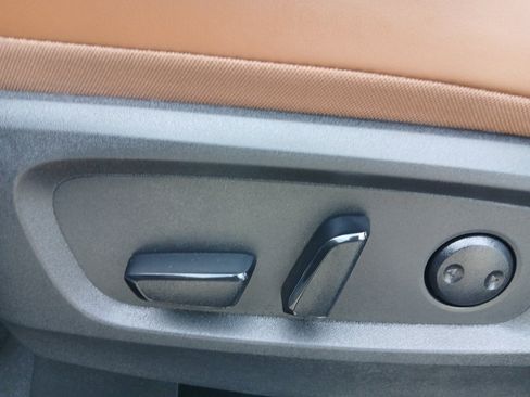 Used 2025 Nissan Pathfinder Platinum FWD image 11