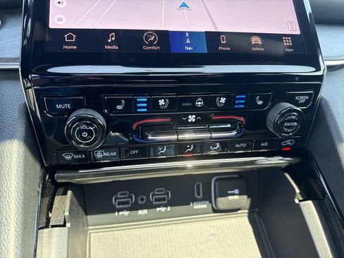 Used 2023 Jeep Grand Cherokee Overland w/ Luxury Tech Group IV AWD/4WD image 19