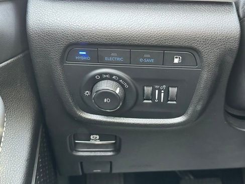 Used 2022 Jeep Grand Cherokee Limited 4xe image 18