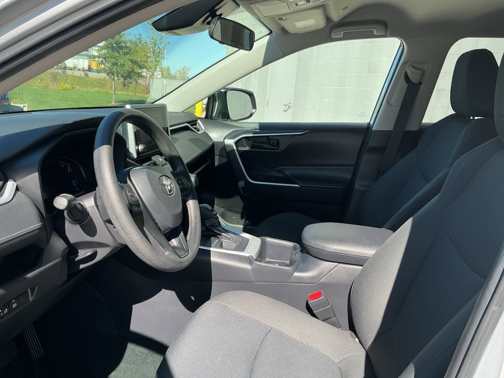 Used 2025 Toyota RAV4 LE AWD/4WD image 18