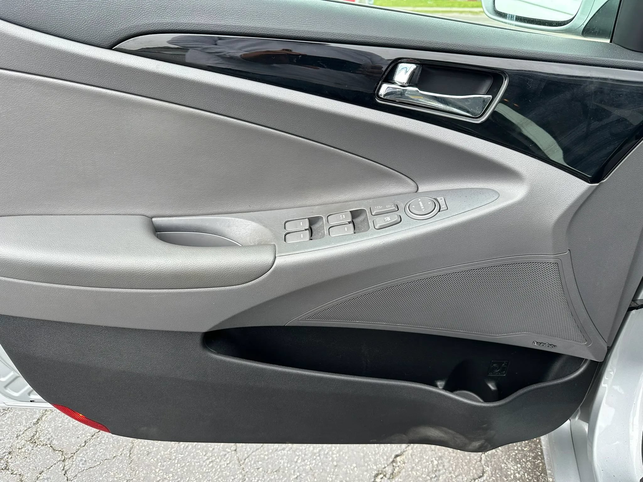 Used 2011 Hyundai Sonata Limited w/ Navigation Pkg 5 FWD image 8