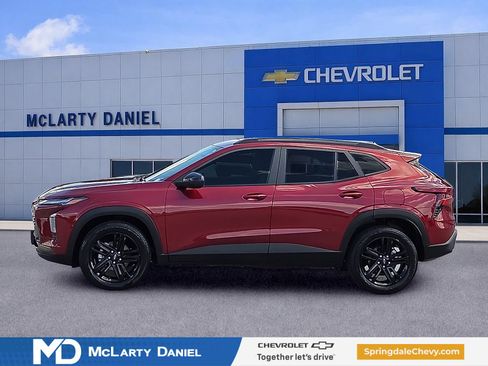 Used 2024 Chevrolet Trax ACTIV w/ Sunroof Package FWD image 3