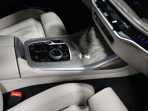 Used 2024 BMW X7 xDrive40i w/ M Sport Package image 5