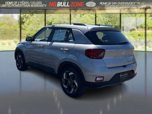 Used 2025 Hyundai Venue SEL FWD image 3