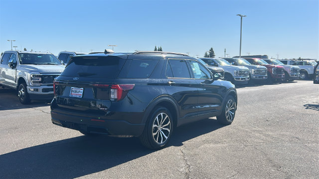 Certified 2025 Ford Explorer ST-Line AWD/4WD image 3