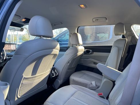 Used 2022 Kia Sorento S image 4