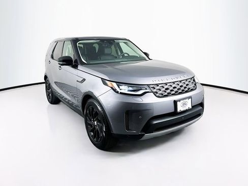 Used 2024 Land Rover Discovery S image 3